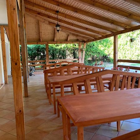 Hostal Domacinstvo Bakic Irig Exterior foto