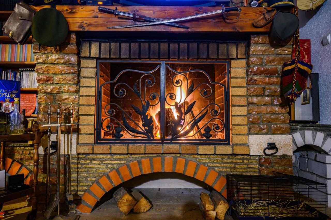 Hostal Domacinstvo Bakic Irig Exterior foto