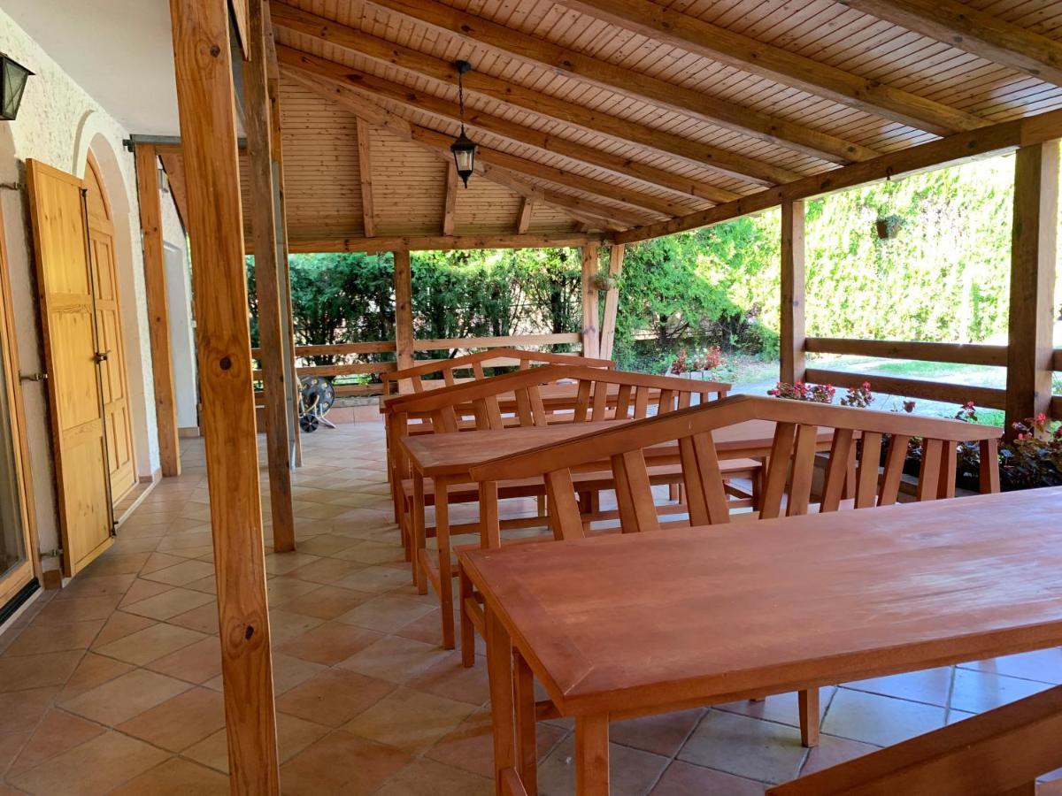 Hostal Domacinstvo Bakic Irig Exterior foto