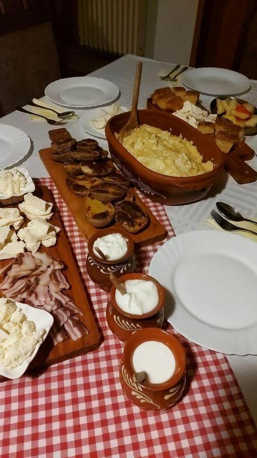 Hostal Domacinstvo Bakic Irig Exterior foto