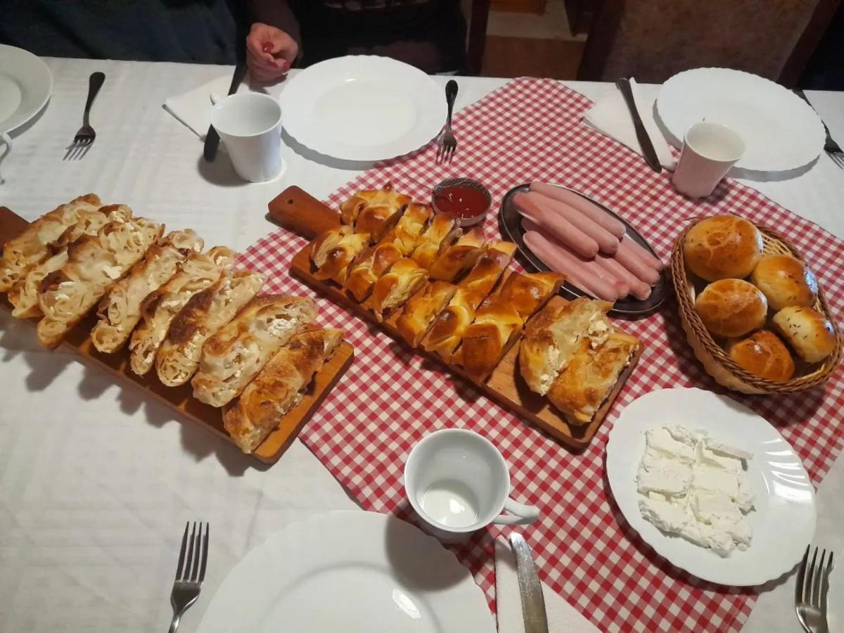 Hostal Domacinstvo Bakic Irig Exterior foto