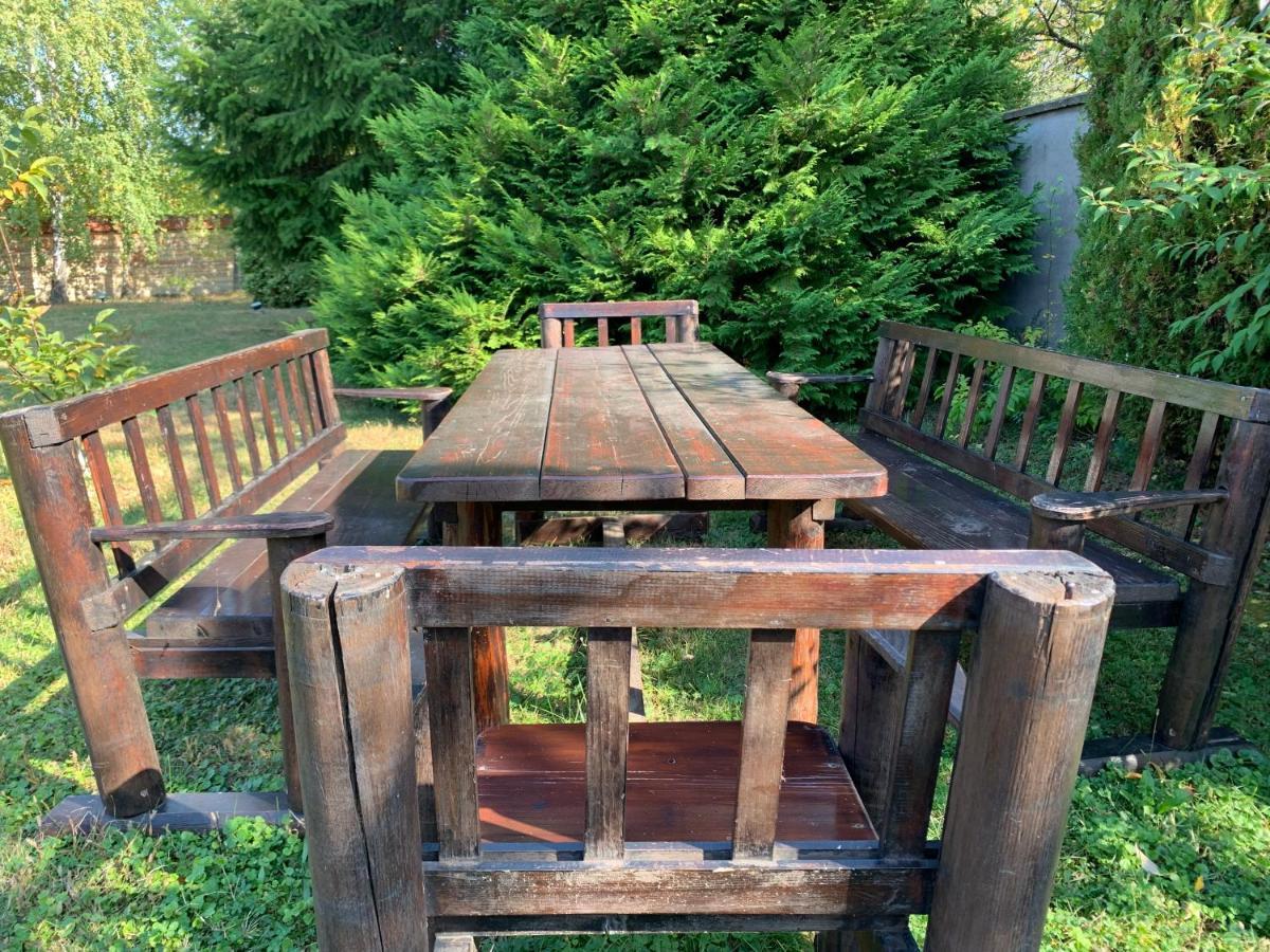 Hostal Domacinstvo Bakic Irig Exterior foto