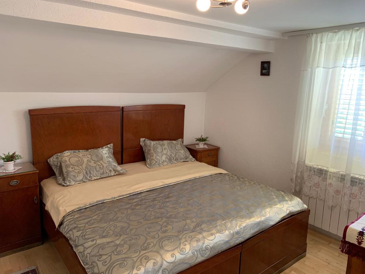 Hostal Domacinstvo Bakic Irig Exterior foto