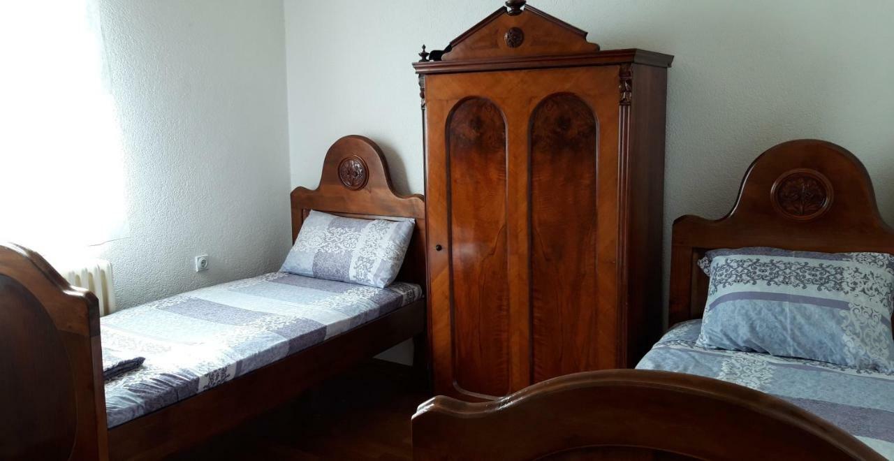 Hostal Domacinstvo Bakic Irig Exterior foto