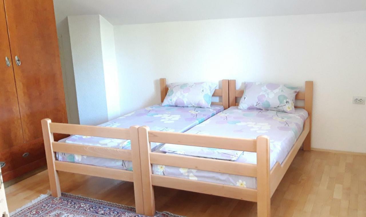 Hostal Domacinstvo Bakic Irig Exterior foto