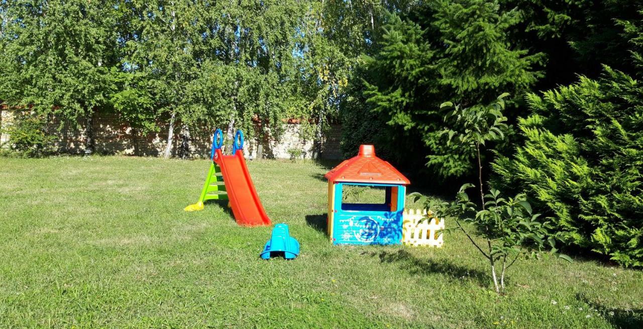 Hostal Domacinstvo Bakic Irig Exterior foto